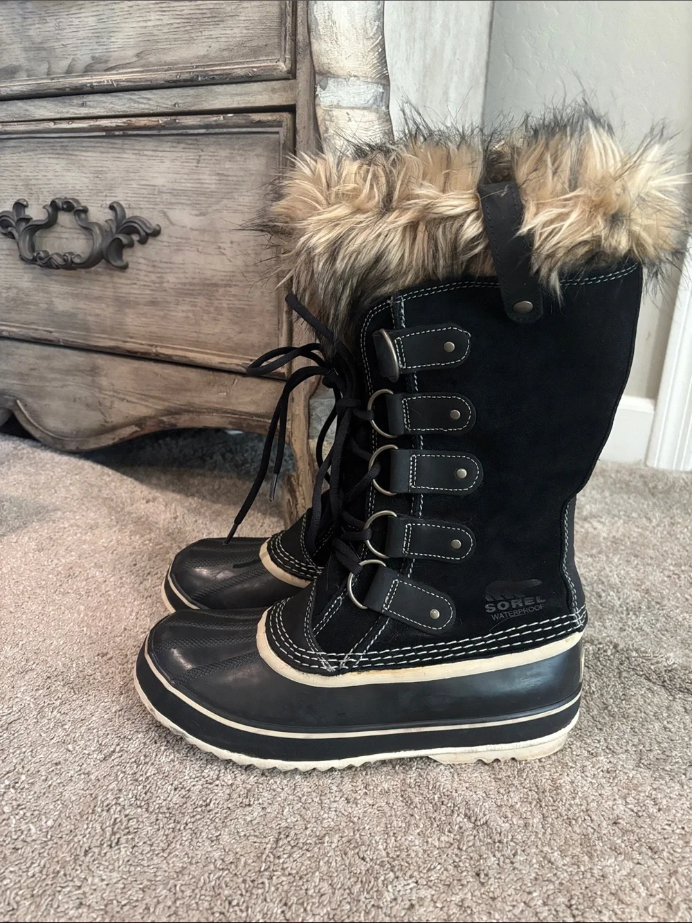 Sorel Women's Black and Tan Faux-Fur Lace-Up Winter Boots
